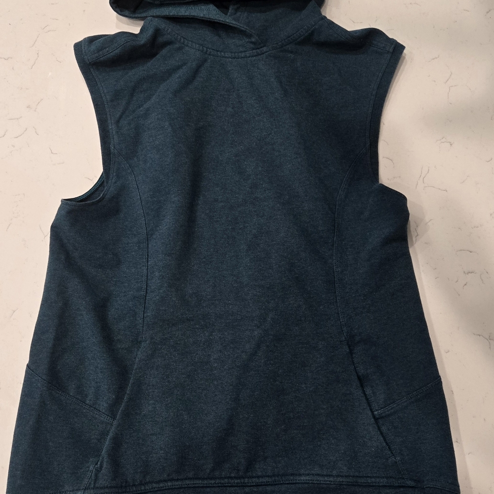 Lululemon Women's Sleeveless Hoodie in Blue. Size 4... Like New..